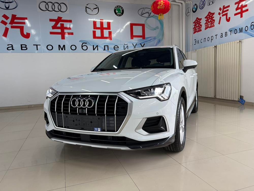 Audi Q3 2023 — фото автомобиля