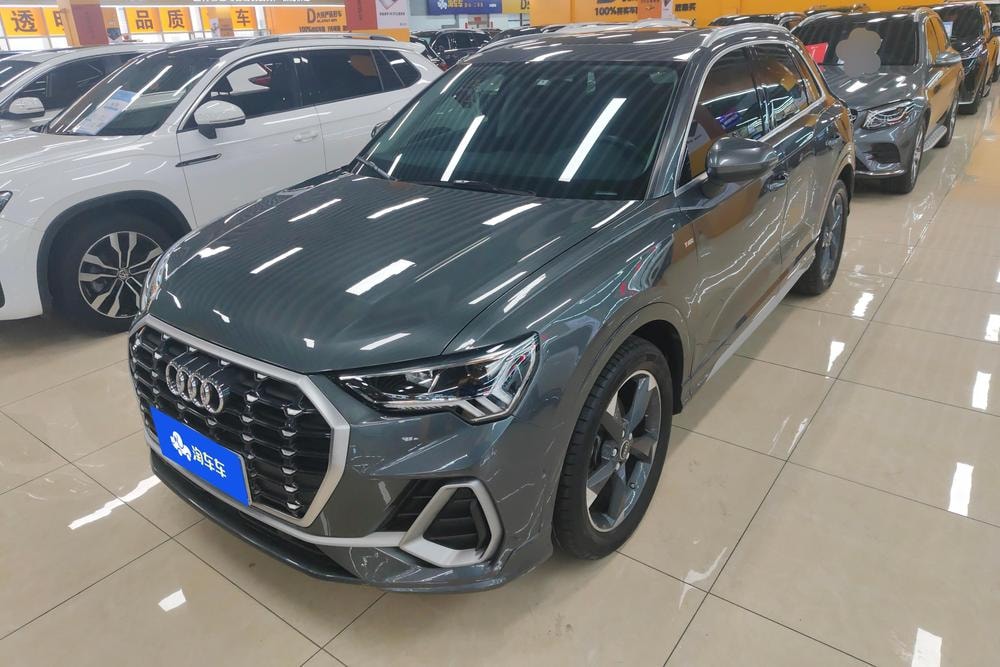 Audi Q3 2022 — фото автомобиля