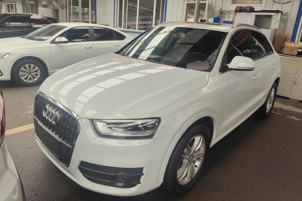 Audi Q3 2015 — фото автомобиля