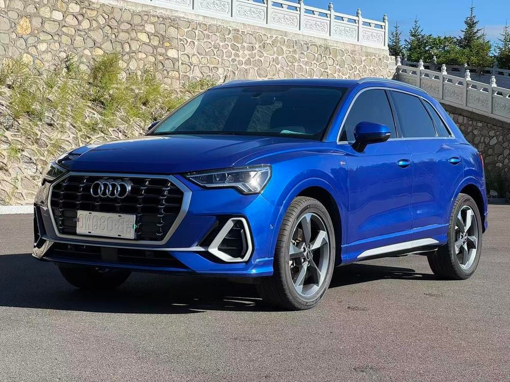Audi Q3 2021 — фото автомобиля