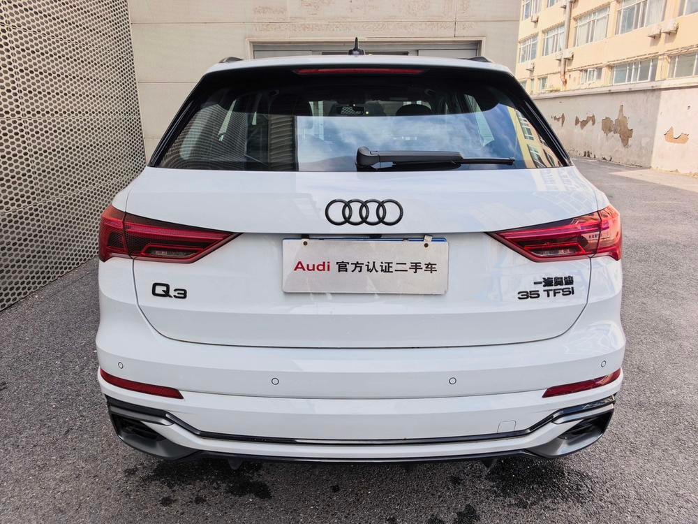Audi Q3 2024 — фото автомобиля