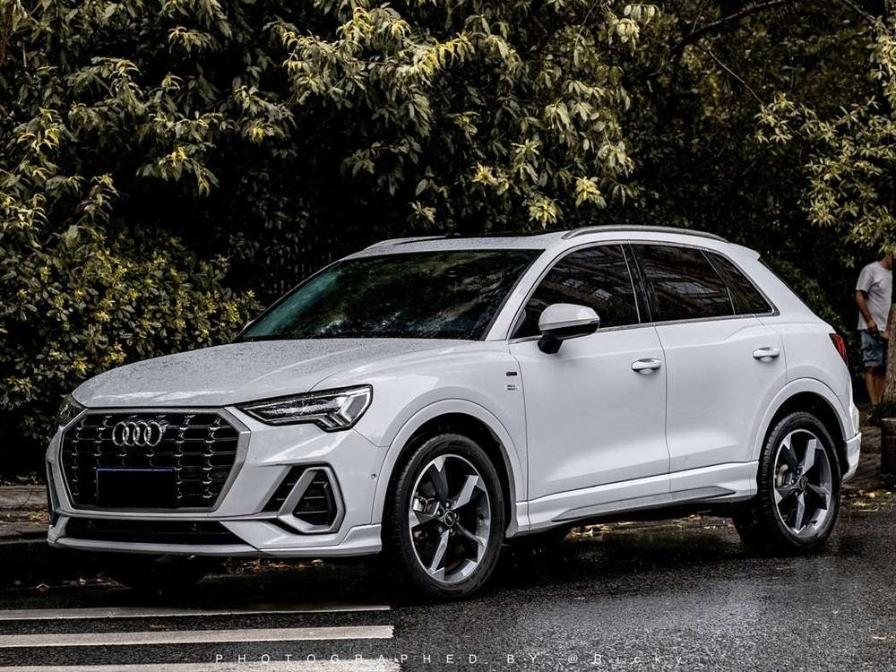 Audi Q3 2022 — фото автомобиля