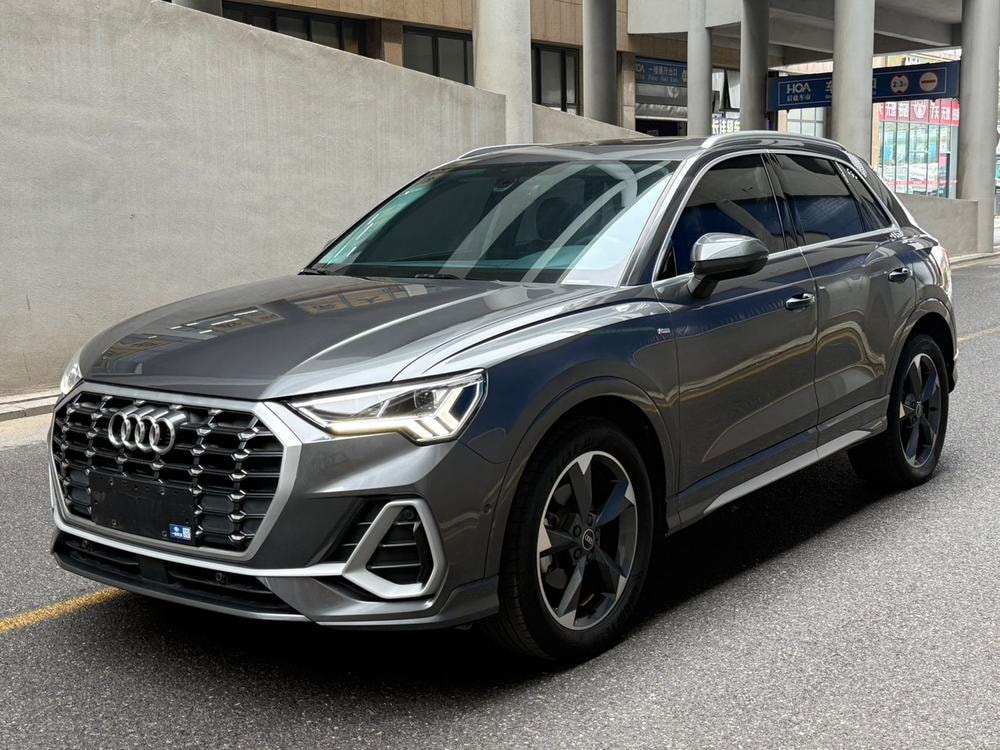 Audi Q3 2022 — фото автомобиля