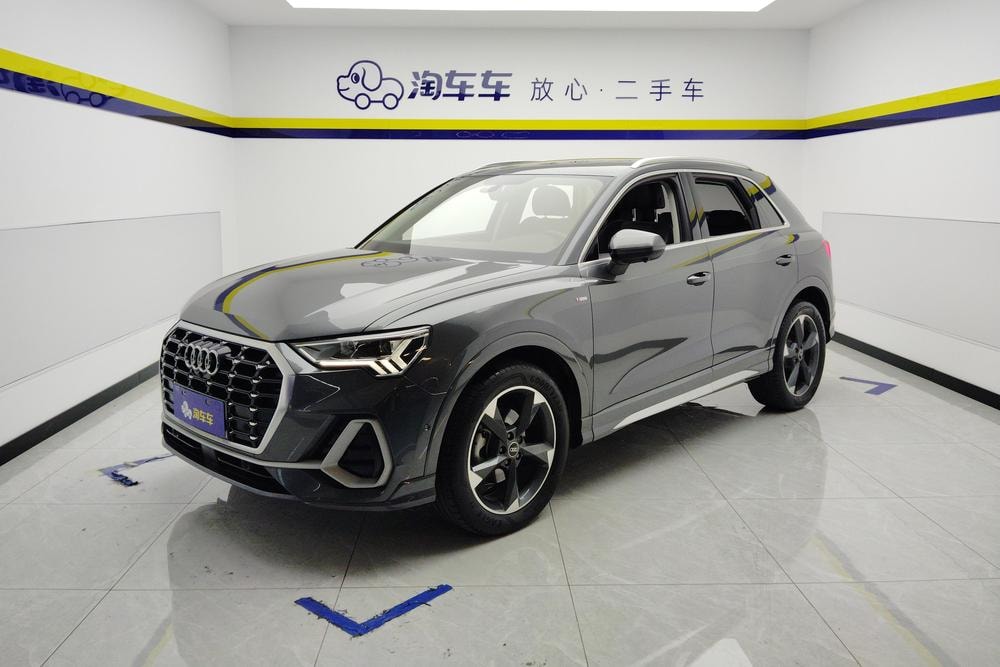 Audi Q3 2022 — фото автомобиля