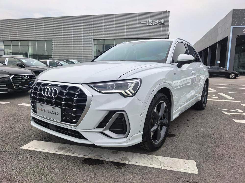 Audi Q3 2022 — фото автомобиля 1