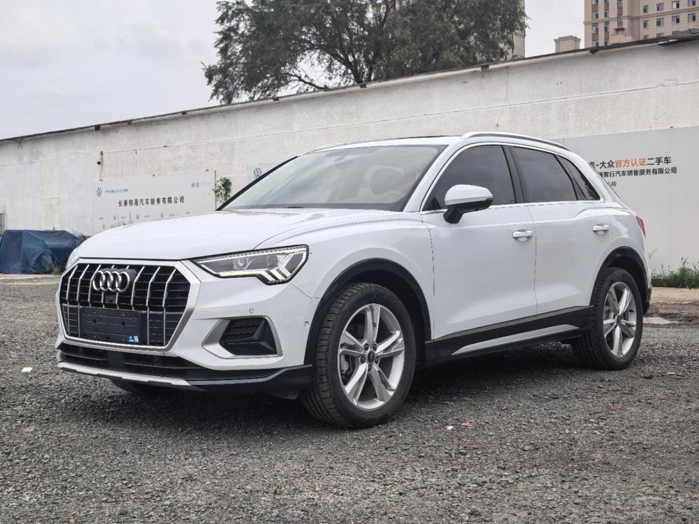 Audi Q3 2022 — фото автомобиля 1