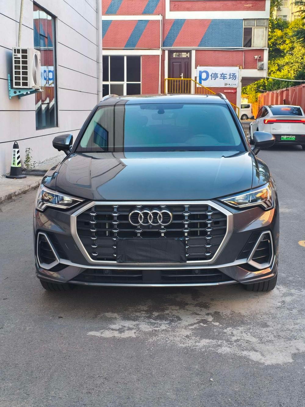 Audi Q3 2023 — фото автомобиля 1