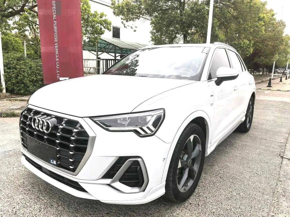 Audi Q3 2022 — фото автомобиля