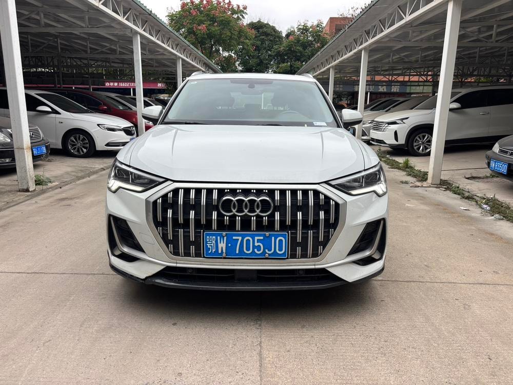 Audi Q3 2023 — фото автомобиля