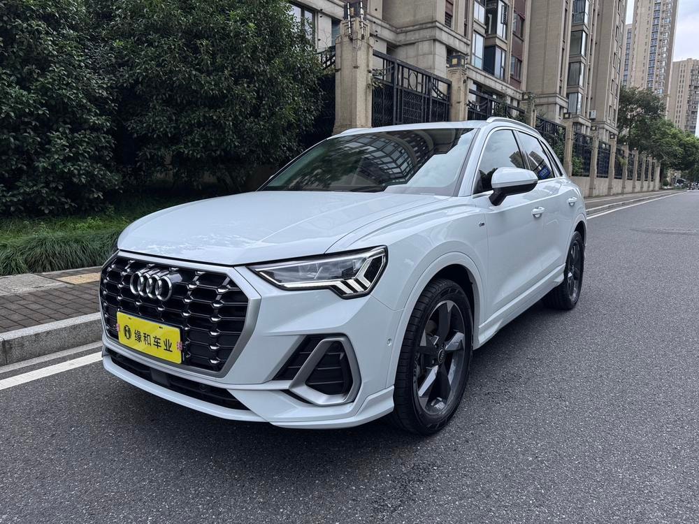 Audi Q3 2023 — фото автомобиля 1