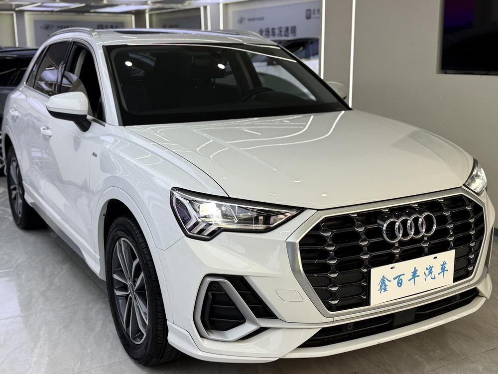 Audi Q3 2022 — фото автомобиля