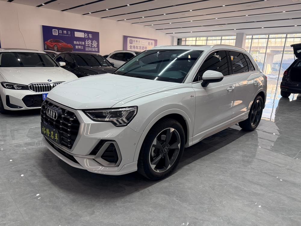 Audi Q3 2022 — фото автомобиля 1