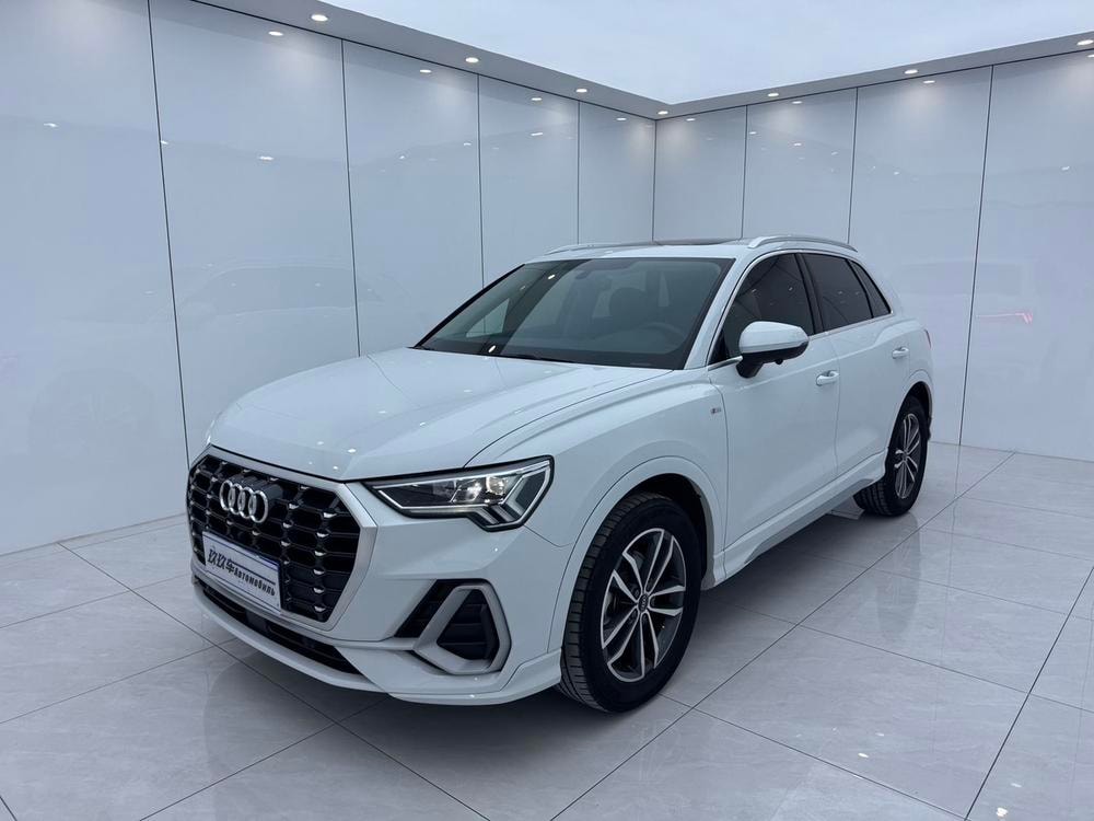 Audi Q3 2022 — фото автомобиля