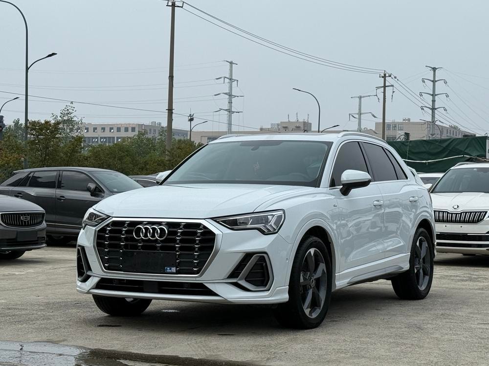 Audi Q3 2022 — фото автомобиля 1