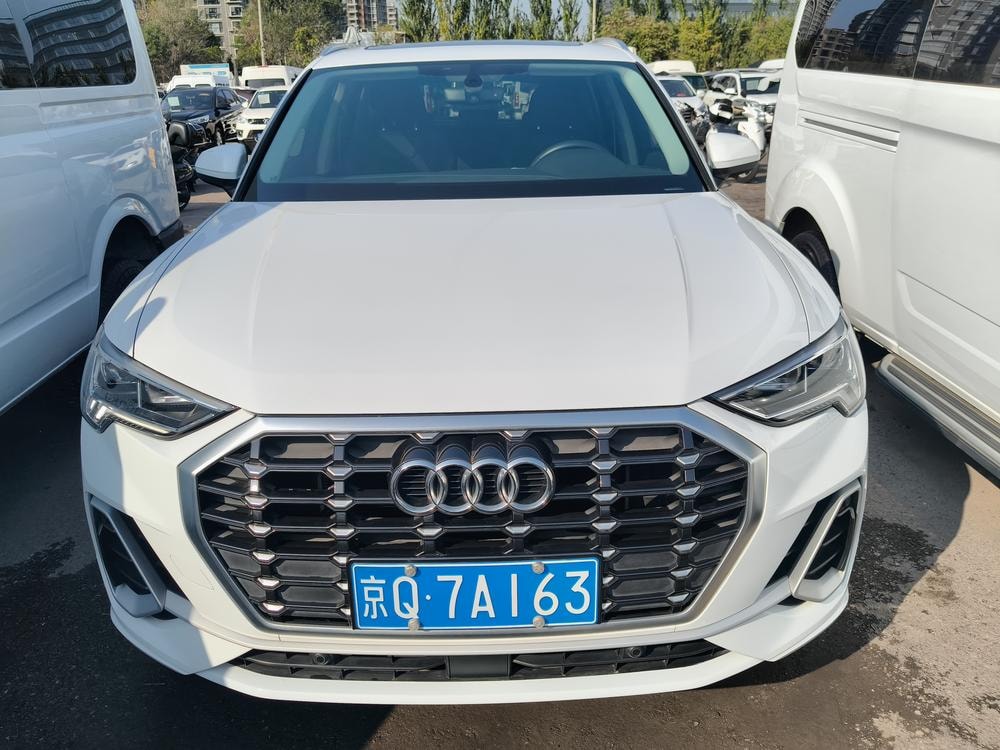 Audi Q3 2022 — фото автомобиля 1