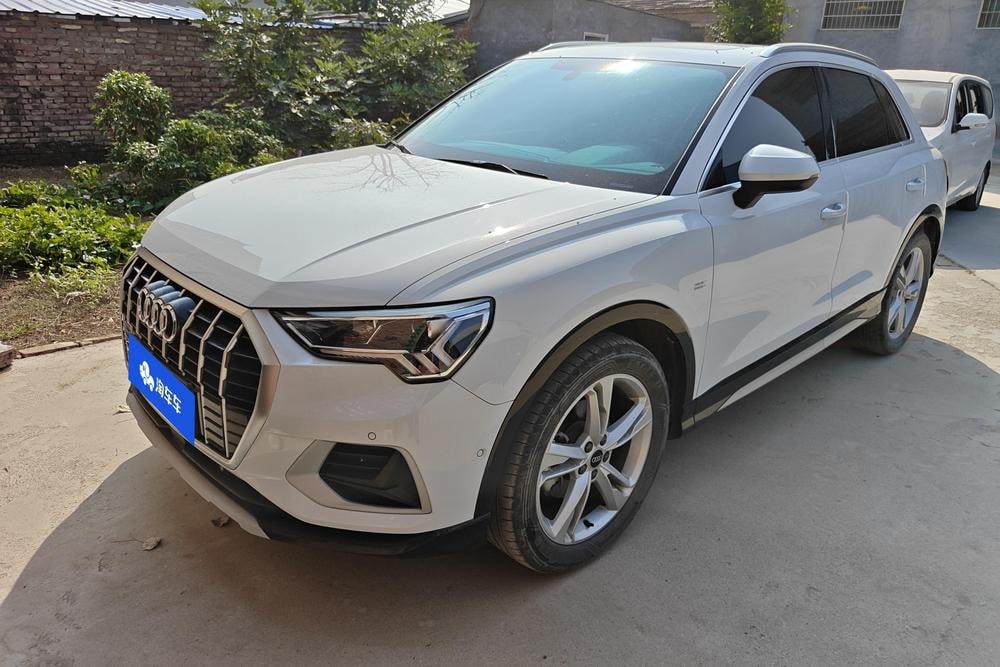 Audi Q3 2022 — фото автомобиля