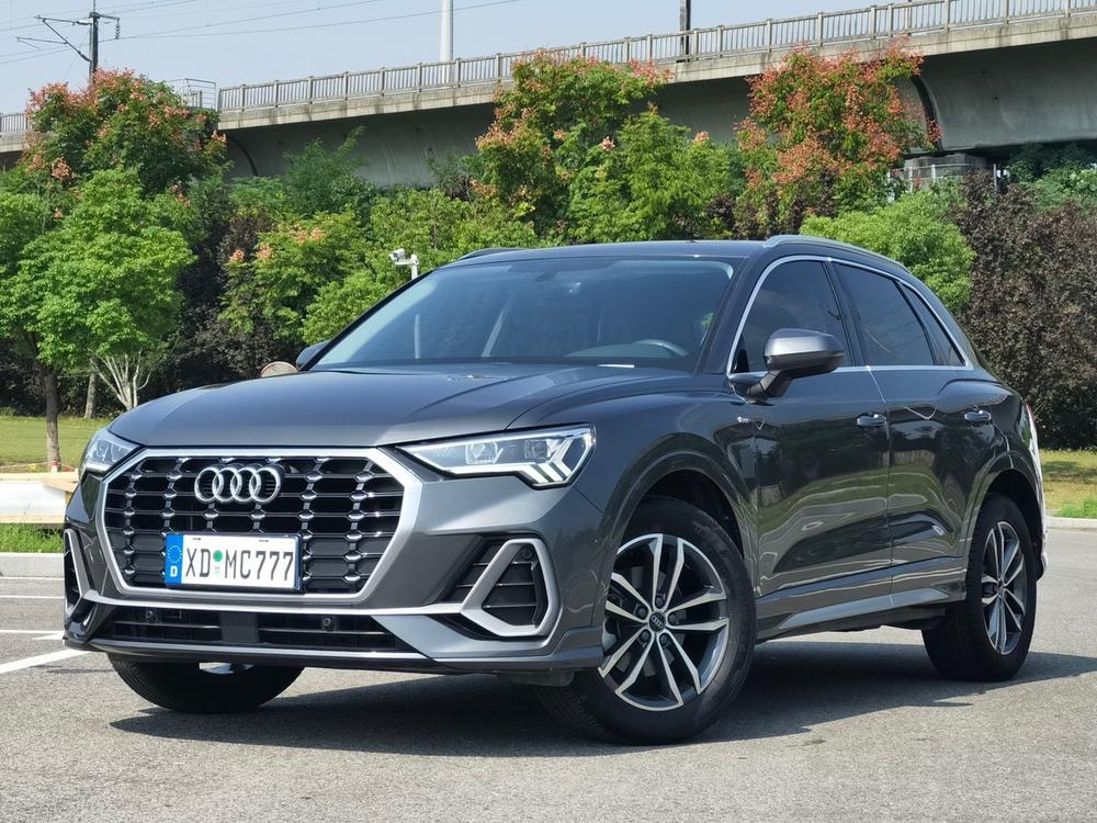 Audi Q3 2022 — фото автомобиля