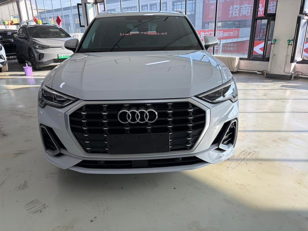Audi Q3 2022 — фото автомобиля