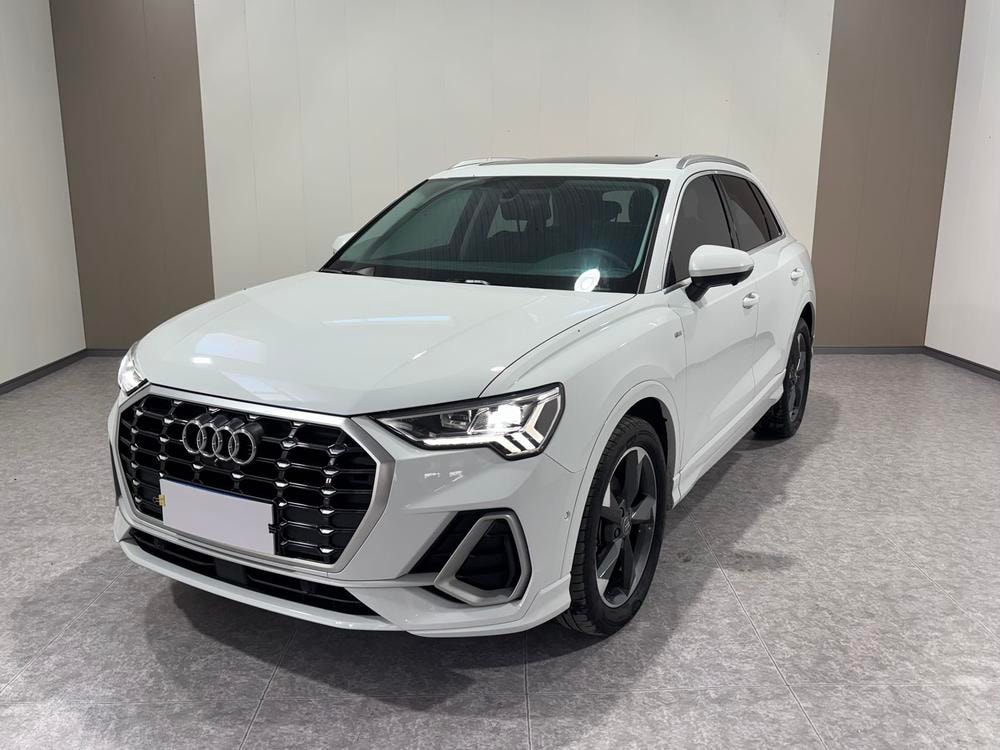 Audi Q3 2022 — фото автомобиля