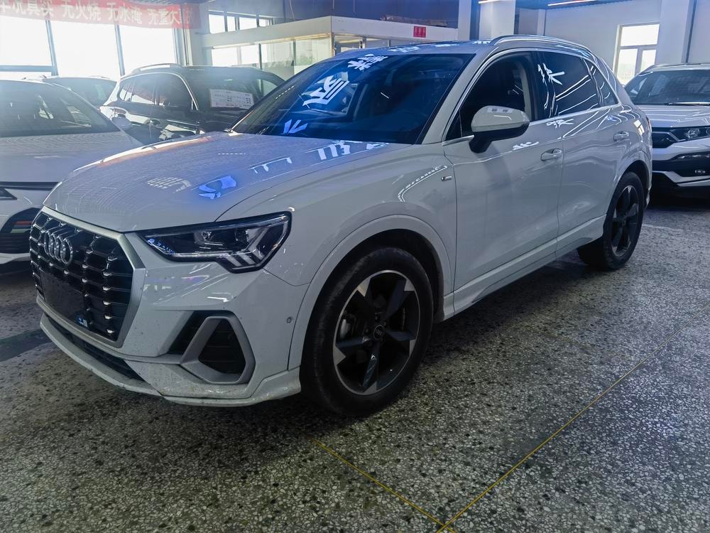 Audi Q3 2022 — фото автомобиля
