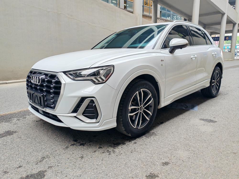 Audi Q3 2022 — фото автомобиля