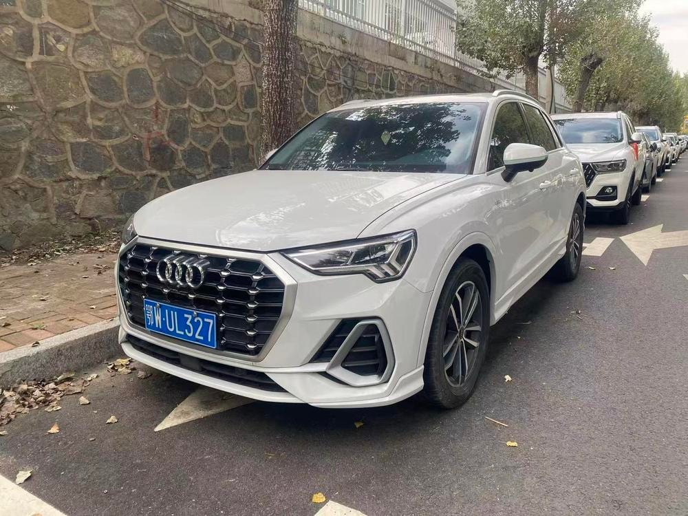 Audi Q3 2022 — фото автомобиля