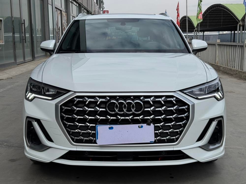 Audi Q3 2023 — фото автомобиля
