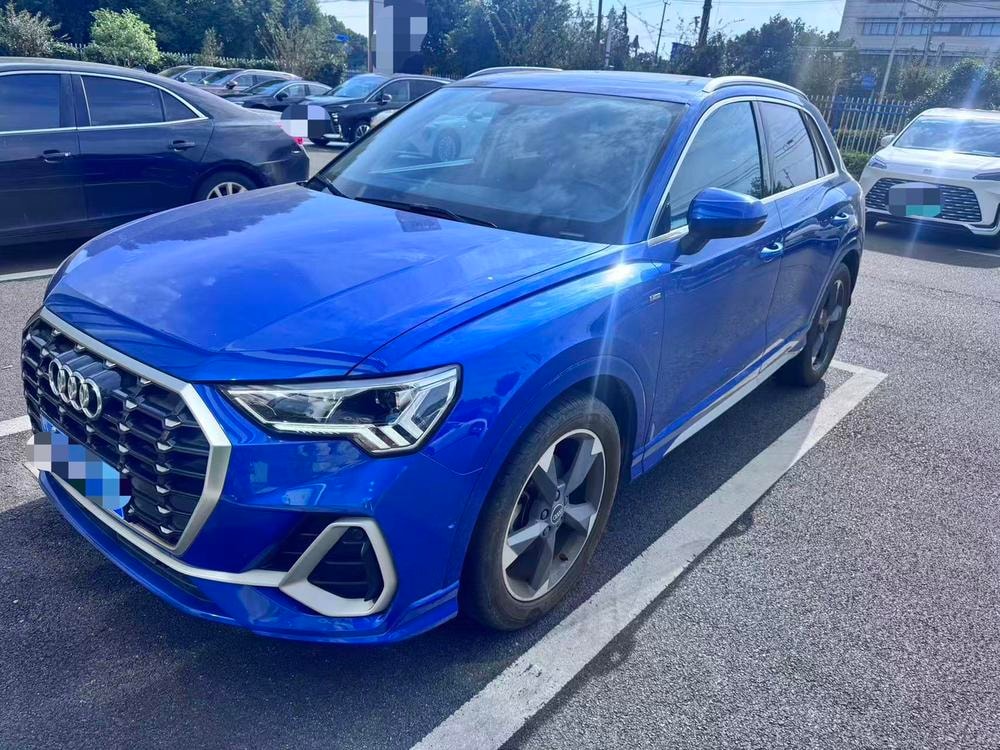 Audi Q3 2022 — фото автомобиля