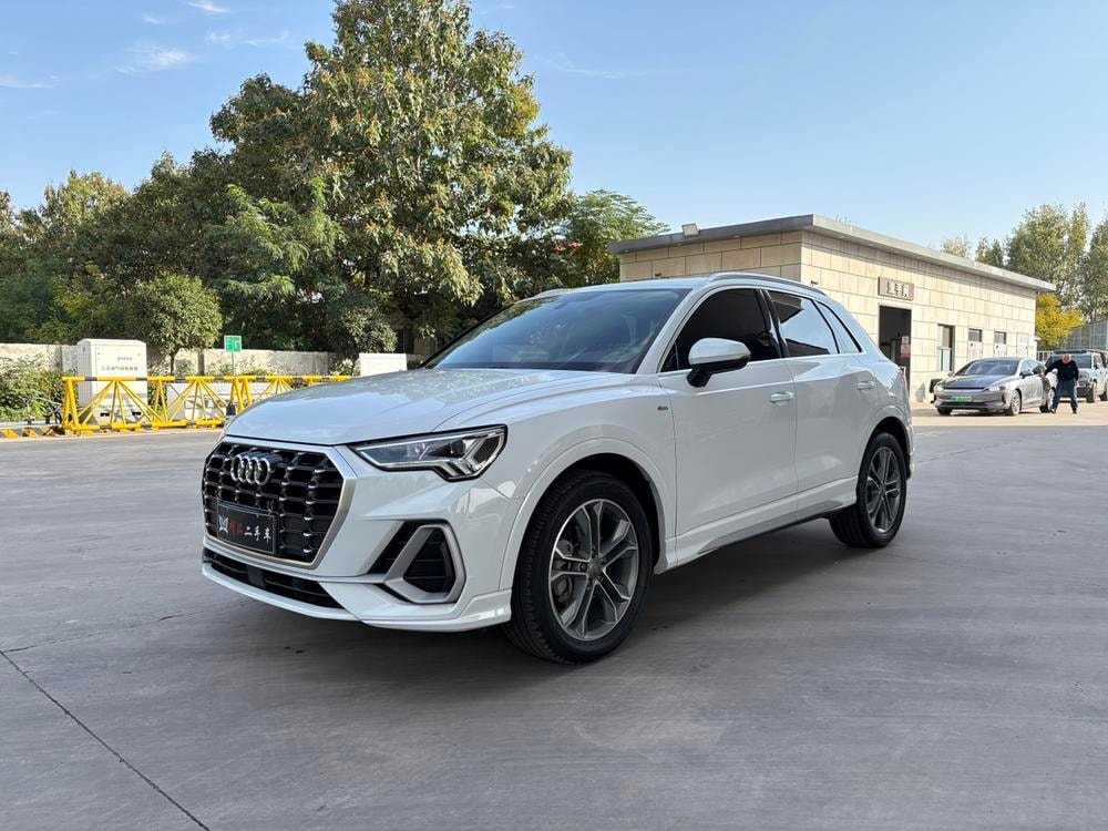 Audi Q3 2020 — фото автомобиля