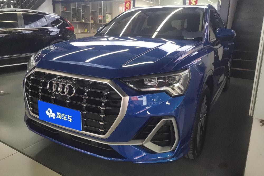 Audi Q3 2021 — фото автомобиля
