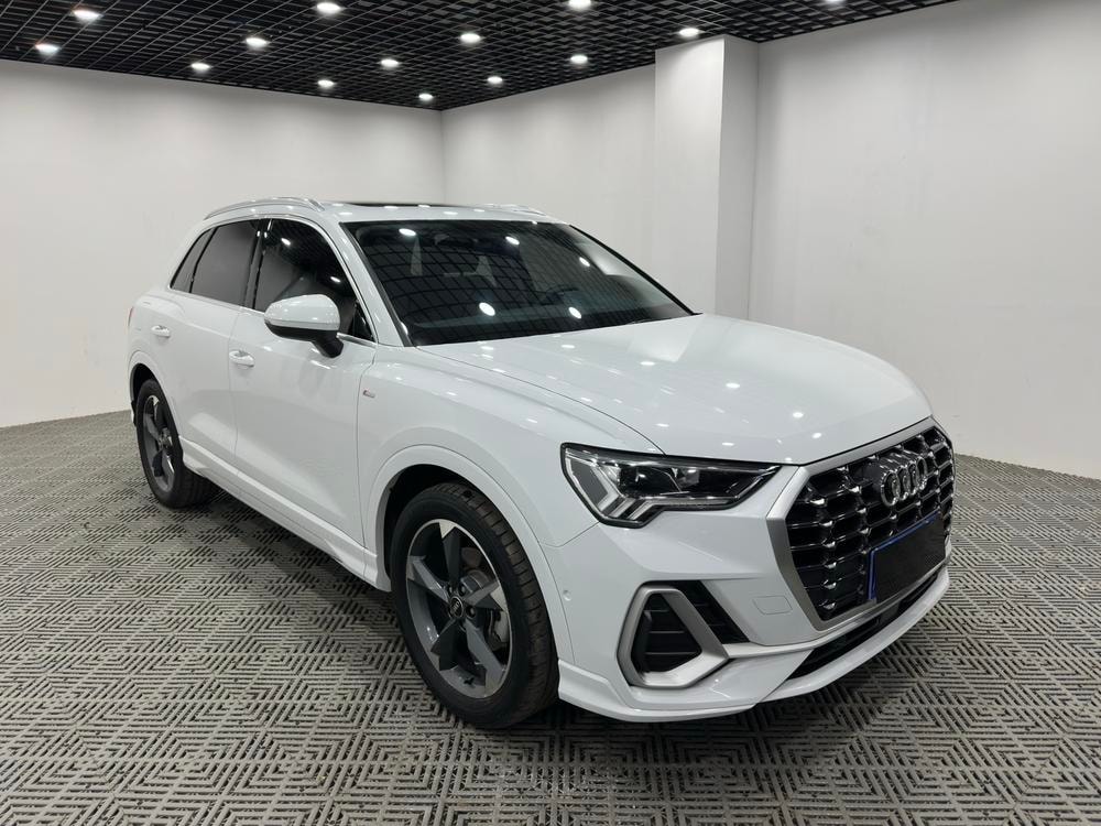 Audi Q3 2022 — фото автомобиля