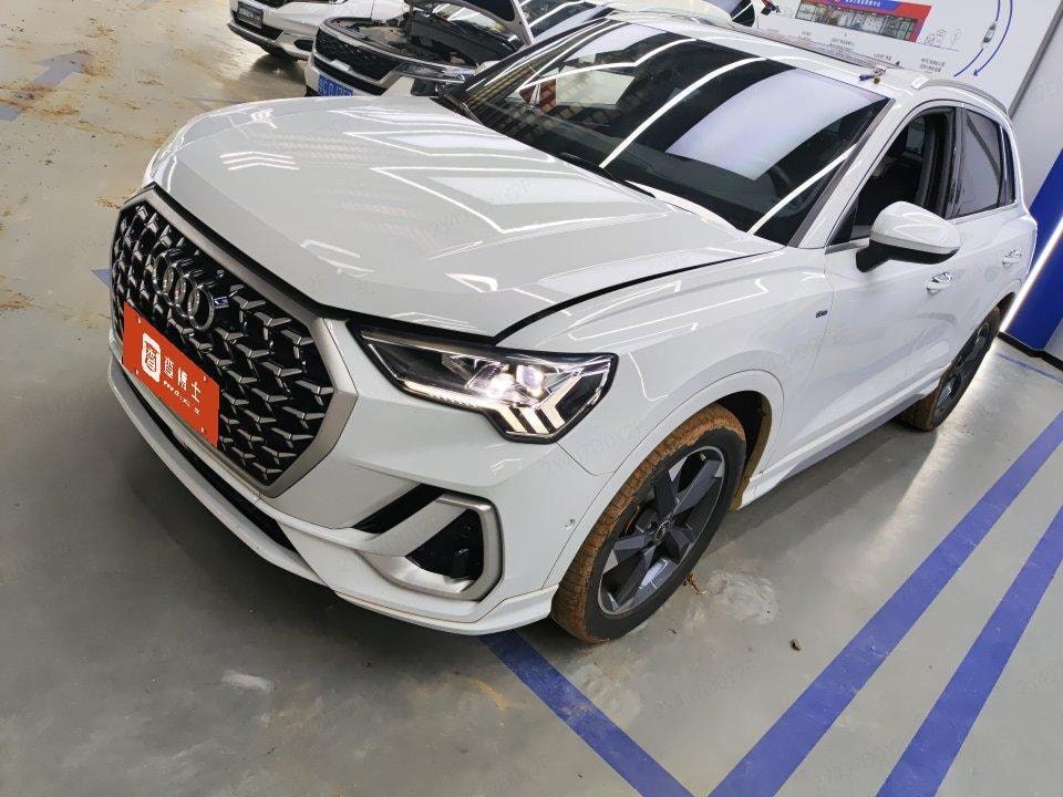 Audi Q3 2024 — фото автомобиля