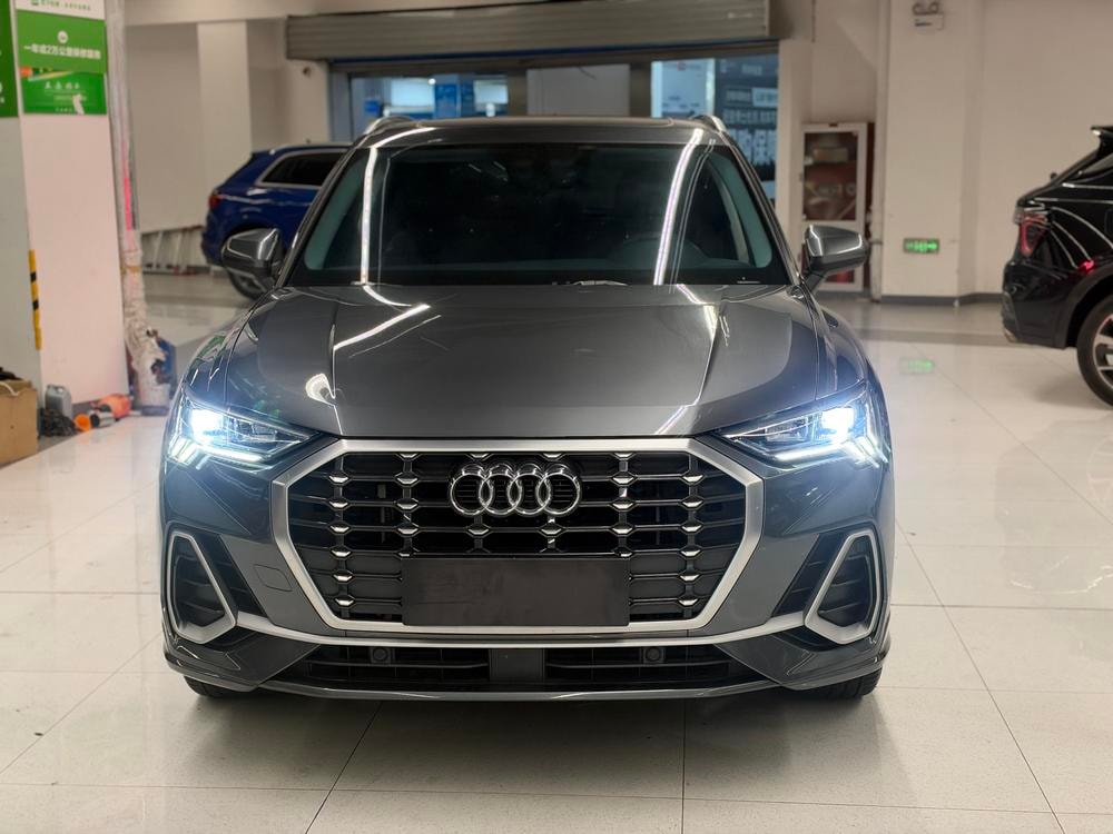 Audi Q3 2021 — фото автомобиля