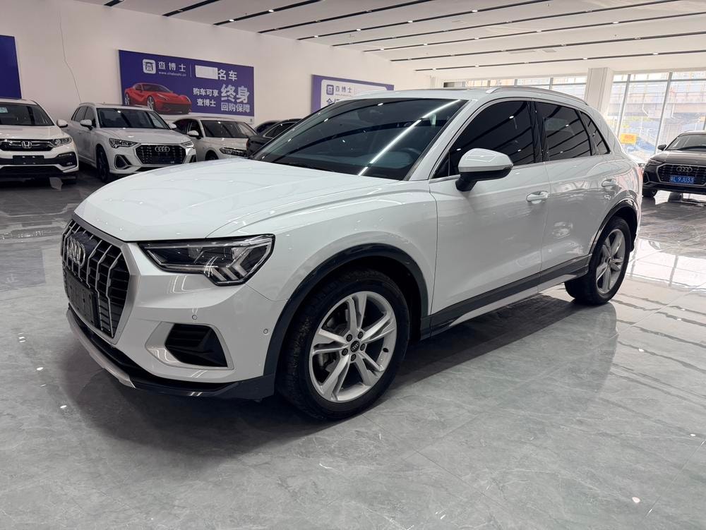 Audi Q3 2023 — фото автомобиля