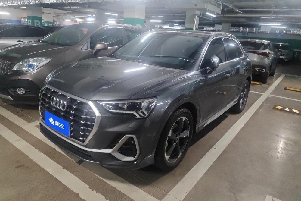 Audi Q3 2022 — фото автомобиля