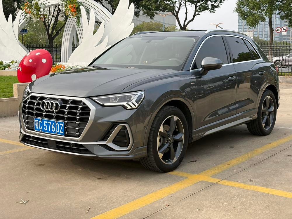 Audi Q3 2022 — фото автомобиля
