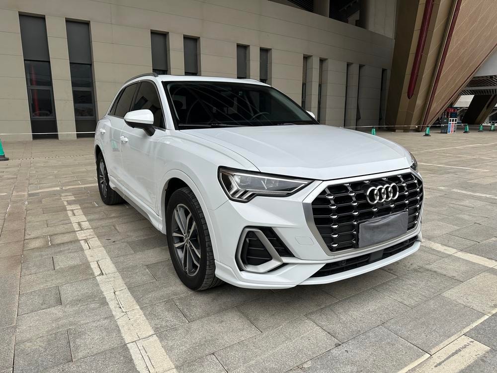Audi Q3 2021 — фото автомобиля
