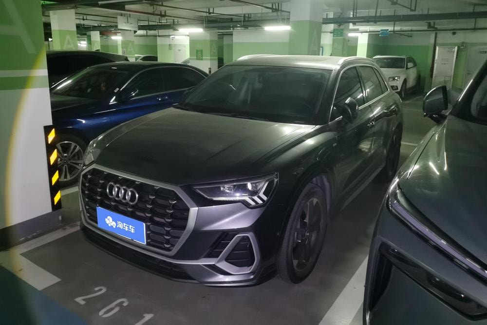 Audi Q3 2021 — фото автомобиля
