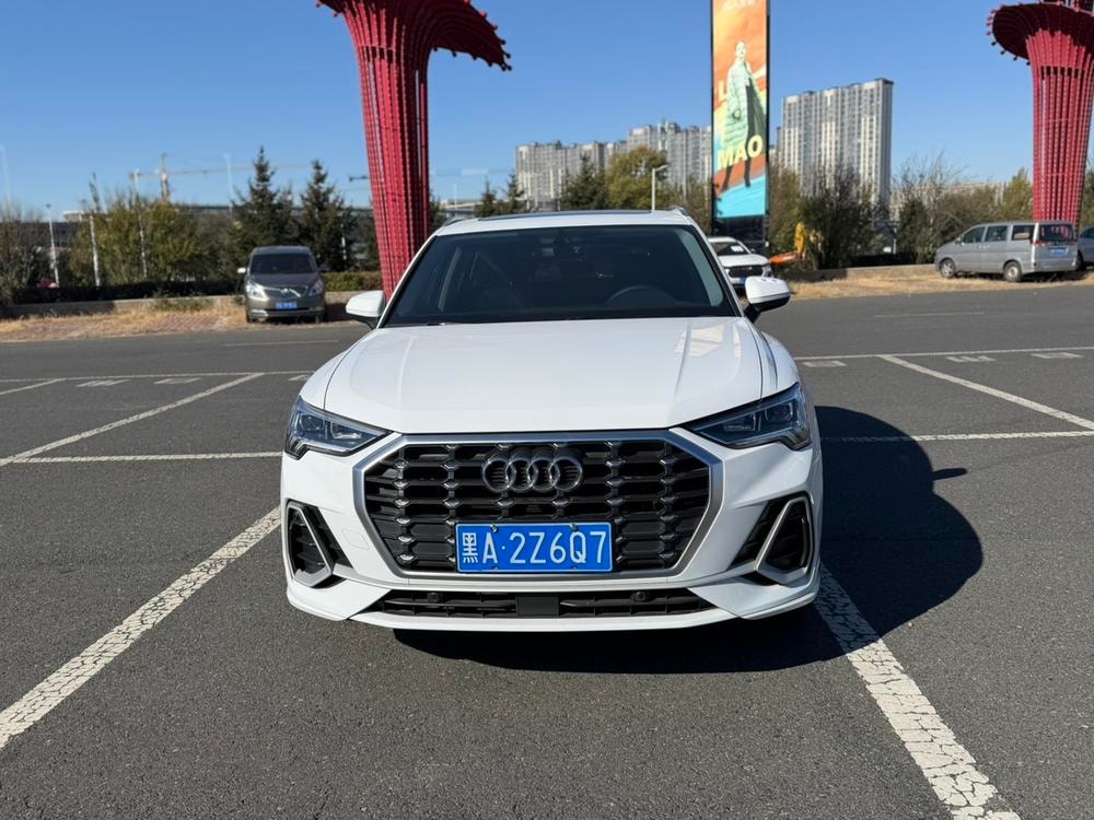 Audi Q3 2022 — фото автомобиля