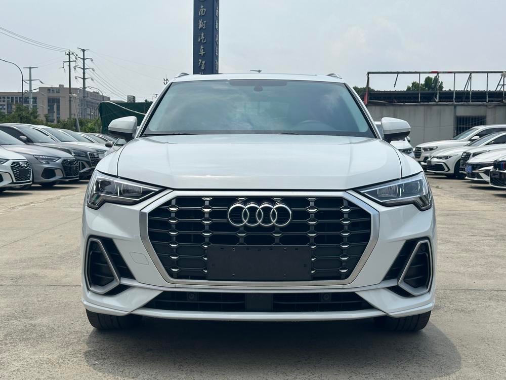 Audi Q3 2022 — фото автомобиля