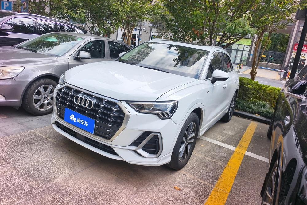 Audi Q3 2021 — фото автомобиля