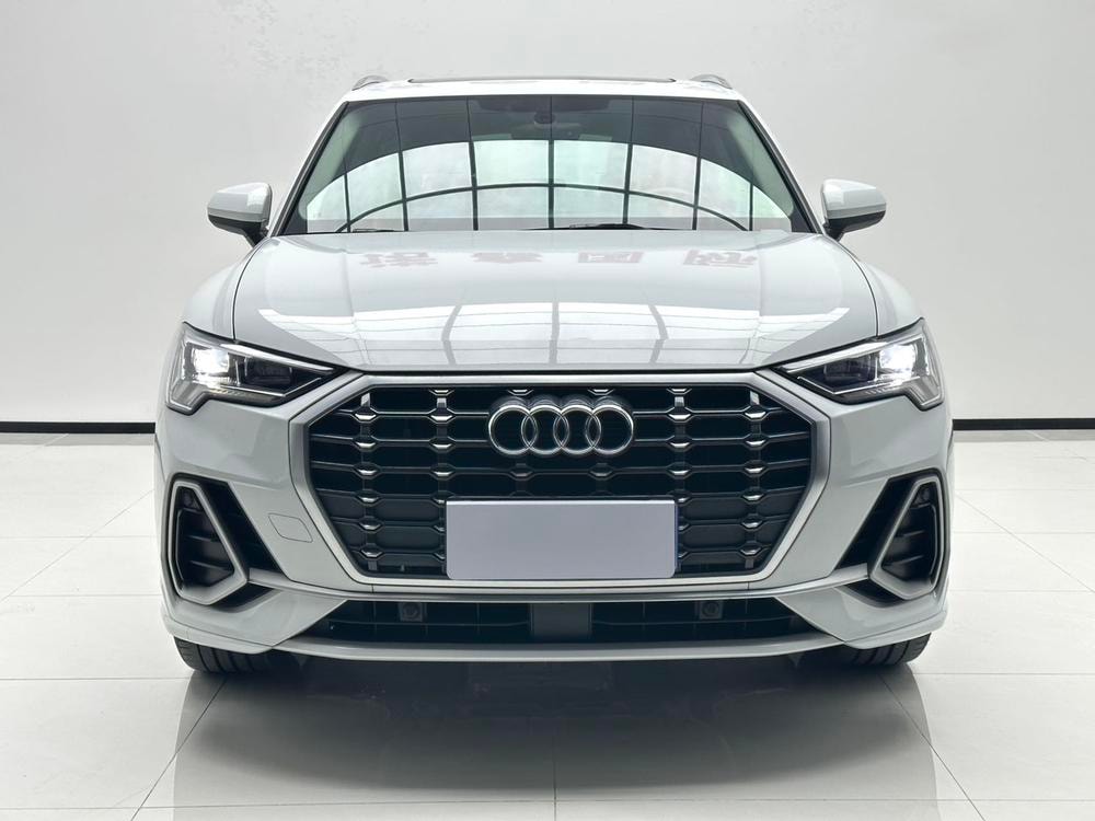 Audi Q3 2022 — фото автомобиля