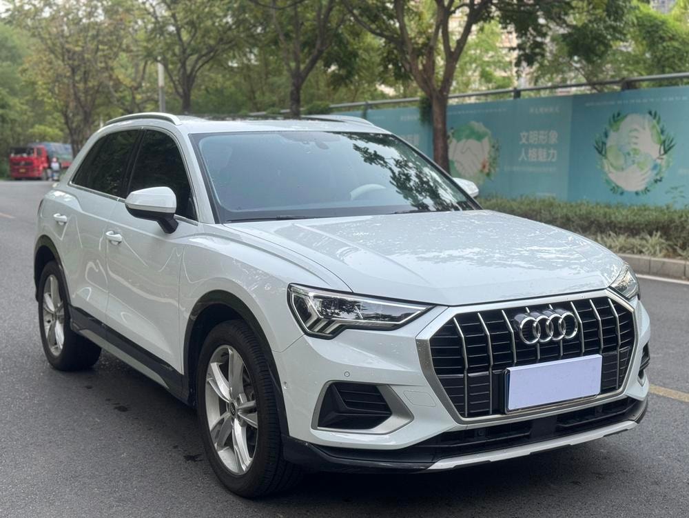 Audi Q3 2021 — фото автомобиля