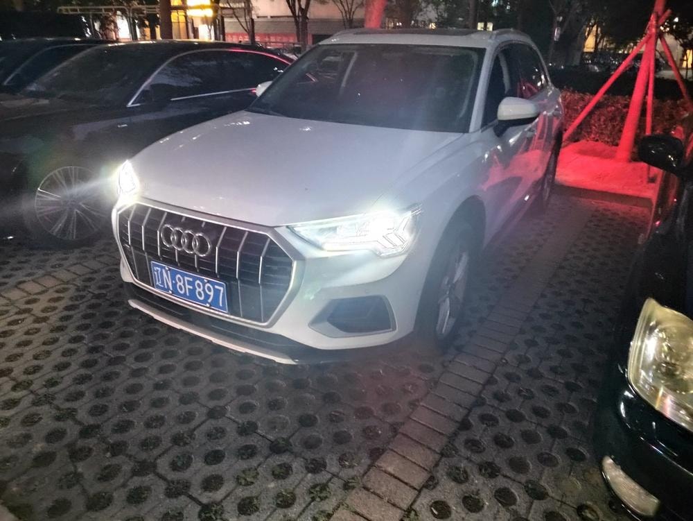 Audi Q3 2022 — фото автомобиля