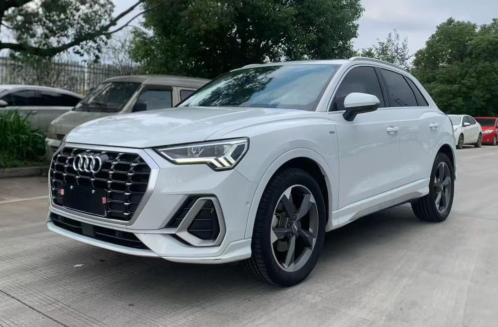 Audi Q3 2021 — фото автомобиля