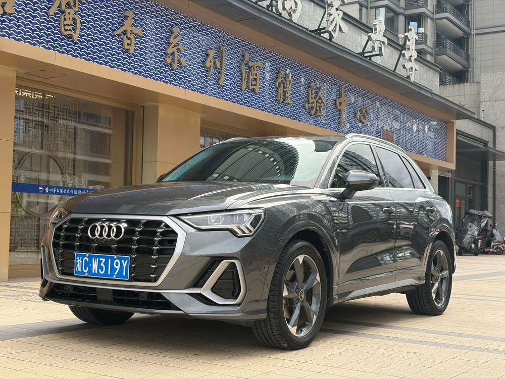 Audi Q3 2022 — фото автомобиля