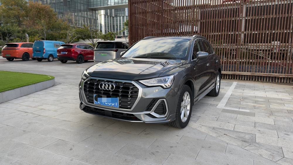 Audi Q3 2019 — фото автомобиля