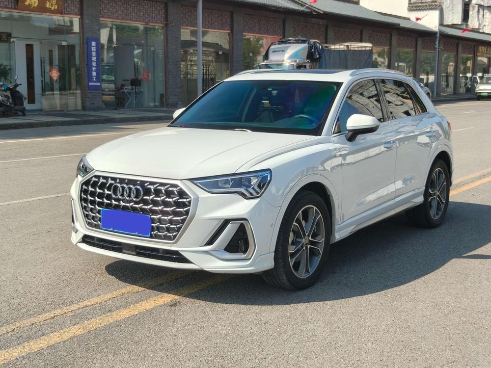Audi Q3 2024 — фото автомобиля