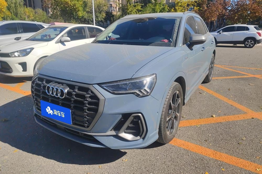 Audi Q3 2022 — фото автомобиля