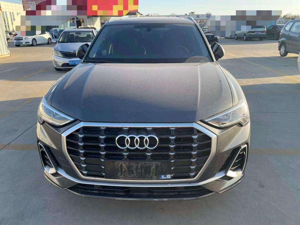 Audi Q3 2022 — фото автомобиля